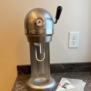 KitchenAid Sodastream Metallic Gray Soda Mixer contour silver KSS1121CU